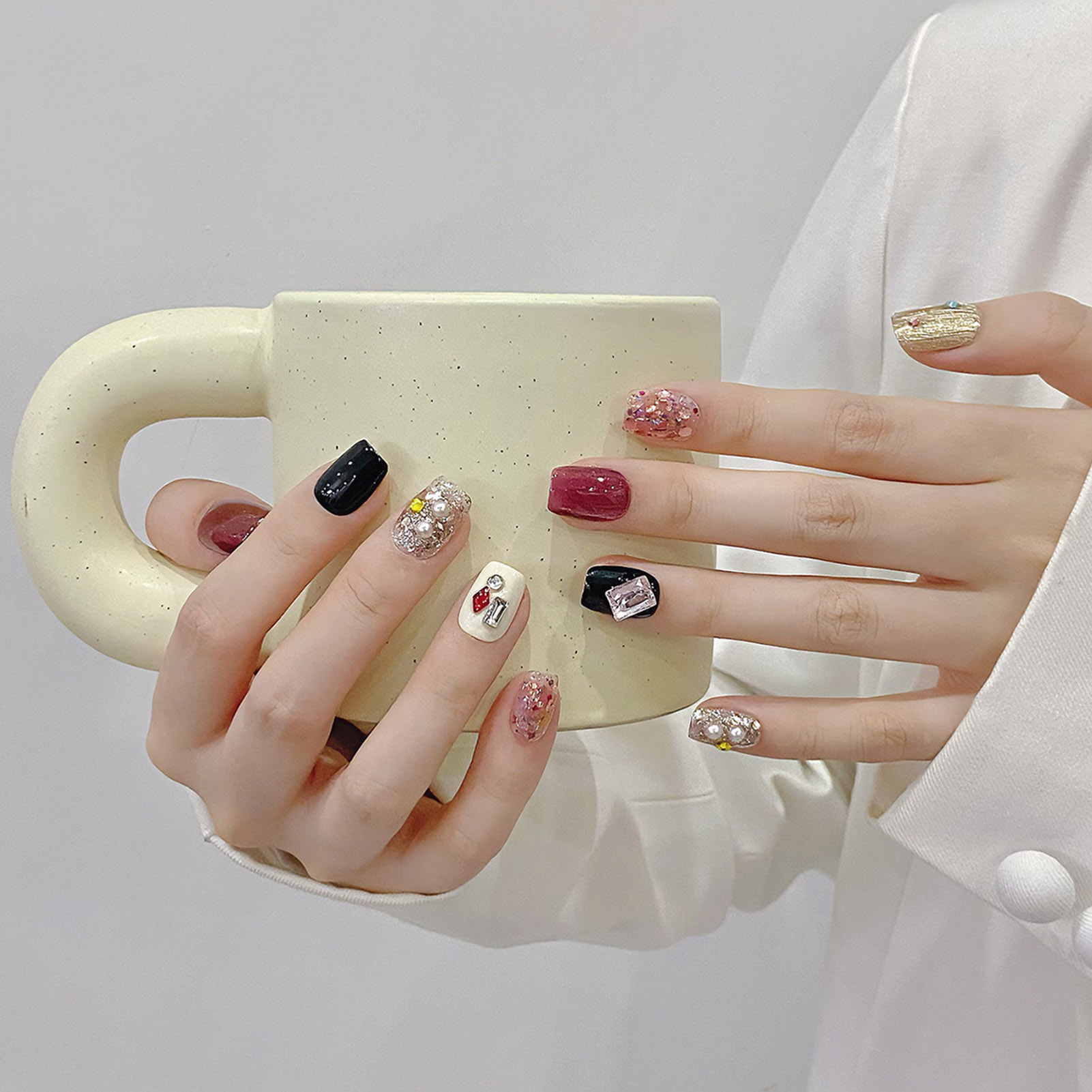 Handmade Press on Nails Glitte - đánh giá và giá Nail Art Fake